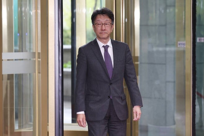 구마가이 나오키 주한 일본대사관 총괄공사가 11일 오전 독도에 대한 영유권 주장이 담긴 '2023 외교청서'가 일본 각의에 보고된 것과 관련해 서울 종로구 외교부 청사로 초치되고 있다. (출처 : SNS)