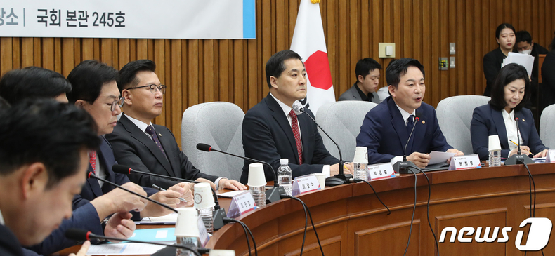 원희룡 국토교통부장관이 20일 오전 서울 여의도 국회에서 열린 전세사기 근절 및 피해지원 관련 당·정협의회에서 모두발언을 하고 있다. 2023.4.20/뉴스1