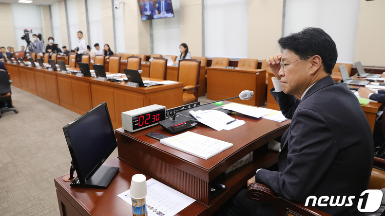 텅빈국회행안위민주당소속의원석