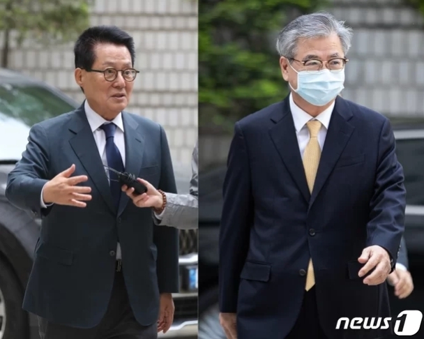 박지원 전 국정원장(왼쪽)과 서훈 전 국가안보실장