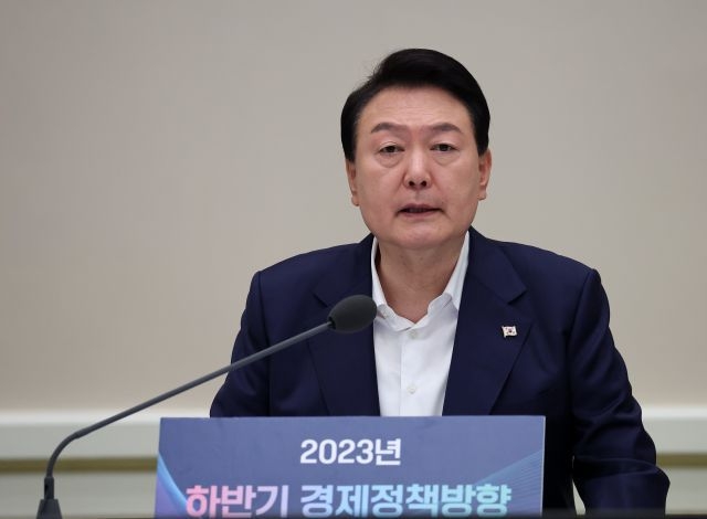 윤석열 대통령이 4일 청와대 영빈관에서 열린 2023년 하반기 경제정책 방향에 관한 제18차 비상경제민생회의에서 발언하고 있다. 사진:SNS