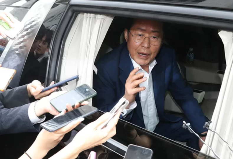 홍준표 대구시장이 17일 오후 서울 여의도 국회에서 윤재옥 국민의힘 원내대표와 비공개 면담을 마치고 나와 차량에서 기자들에게 발언하고 있다. / 사진:SNS