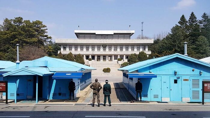 공동경비구역(JSA)을 견학하던 중 월북한 미국인은 현역 미군이라고 로이드 오스틴 미국 국방장관이 18일(현지시간) 확인했다. / 사진:SNS