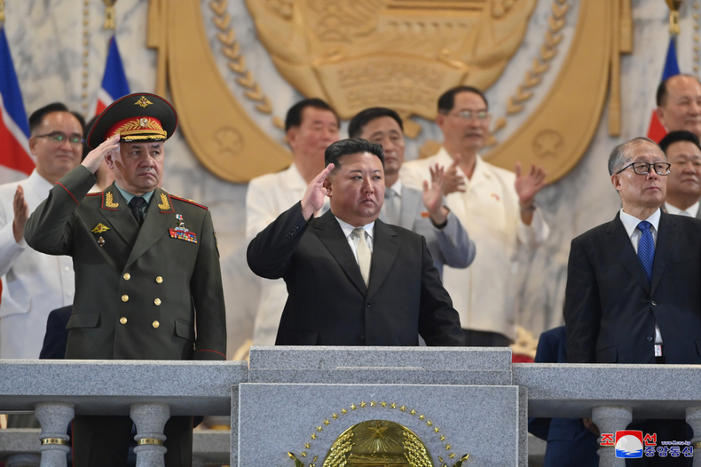 북한, '전승절 70주년' 야간 열병식 개최 / 조선중앙통신 홈페이지