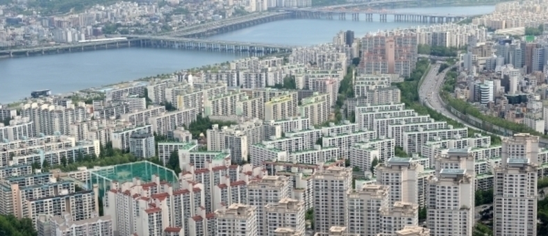 강남구 아파트의 평(3.3㎡)당 평균 매매 가격 처음으로 '1억원'
