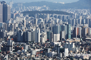 8월 서울 집값 상승폭 6월의 절반 수준, 대출규제 영향 지속…