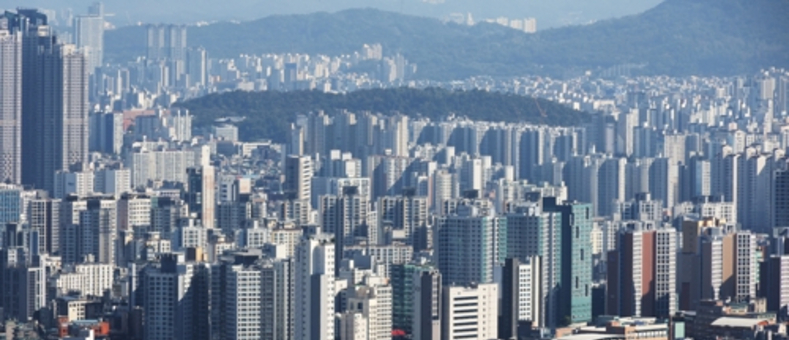 8월 서울 집값 상승폭 6월의 절반 수준, 대출규제 영향 지속…