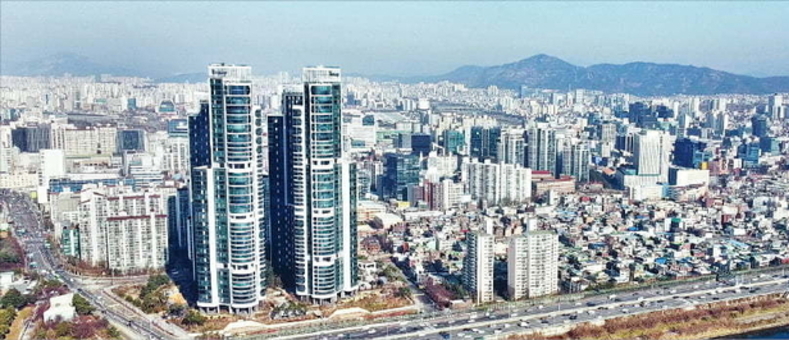 금통위원 "금리 인하, 집값 자극 우려… "