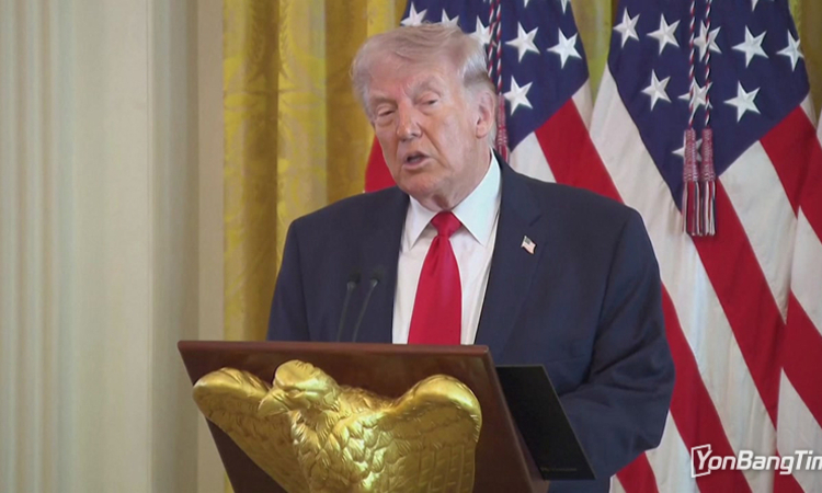 트럼프 “앞으로 2~3주 이란 대대적 타격 감행”