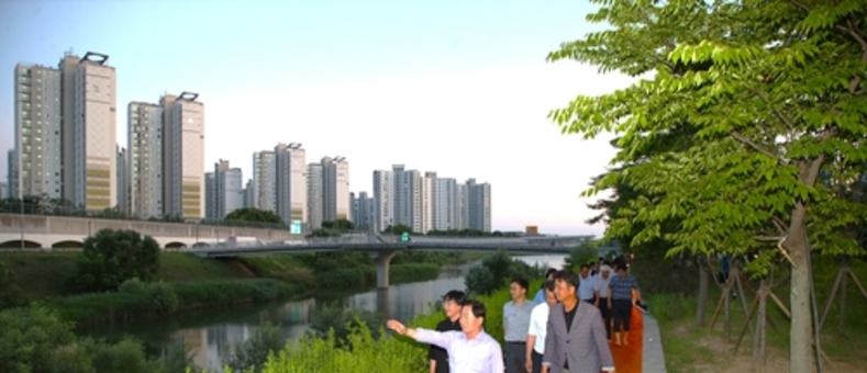 왕숙천 테마정원 완공…주광덕 남양주시장, 도심 속 힐링 공간 점검