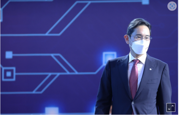 ▲삼성전자가 경영 불확실성이 커지는 상황에도 꾸준한 연구개발(R&D) 투자에 나서 대만 TSMC 등을 '특허 장벽'으로 견제하려는 포석이 있다는 분석이 나왔다. <사진=삼성전자 제공>