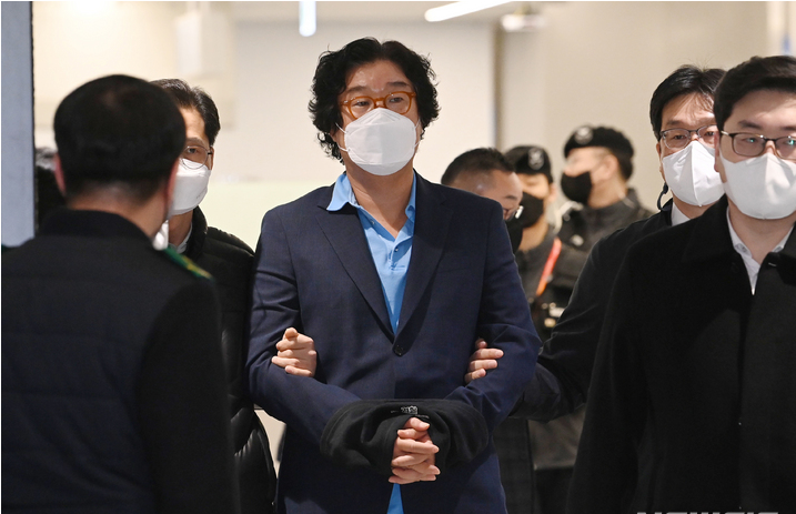 ▲김성태와 쌍방울 임원들은 국내서도 출국 때까지 4일 간 김 전 회장과 태국 휴양지에 있는 2층 규모 풀빌라 리조트에서 함께 지내며 식사하고, 술을 마시고, 골프를 치며 도피 생활을 도왔다. <사진=SNS>