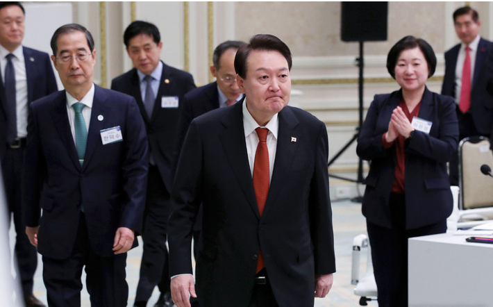 ▲윤석열 대통령이 1월 30일 오후 청와대 영빈관에서 열린 금융위원회 업무보고에 입장하고 있다. <사진=SNS>