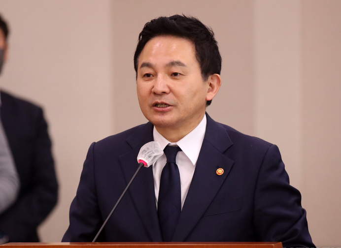 ▲지난 15일 오후 원희룡 국토교통부 장관이 서울 여의도 국회에서 열린 국토교통위원회 전체회의에서 정부제출 법률안에 대해 제안설명을 하고 있다. <사진=SNS>