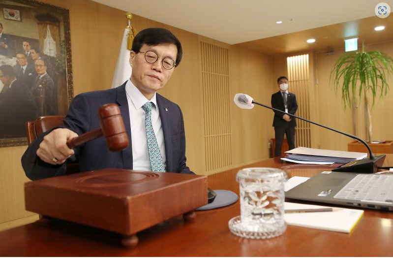 ▲이창용 한국은행 총재가 23일 오전 서울 중구 한국은행에서 열린 금융통화위원회 본회의를 주재하고 있다. <사진=한은 제공>