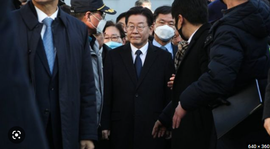 ▲이재명 더불어민주당 대표가 24일 국회에서 열린 최고위원회의에서 발언하기 위해 출발하고 있다. <사진=SNS>