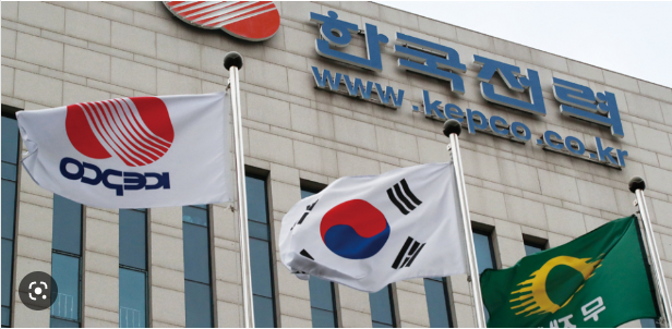 ▲지난 문재인 정부의 포퓰리즘 에너지 정책이 수요와 공급, 원가와 소비자 가격 같은 기본적인 경제논리를 짓눌러온 결과가 지난해 33조원에 달하는 한전의 '역대급' 적자를 불렀다. <사진=SNS>
