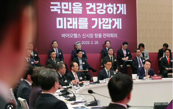 ▲28일 윤석열 대통령이 청와대 영빈관에서 열린 바이오헬스 신시장 창출 전략회의를 주재하고 있다. <사진=SNS>