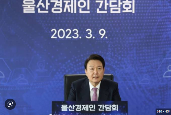 ▲ 윤석열 대통령이 3일 용산 대통령실 청사에서 열린 바라카 원전 관련 기업인 오찬 간담회에서 모두발언을 하고 있다. <사진=대통령실 제공>