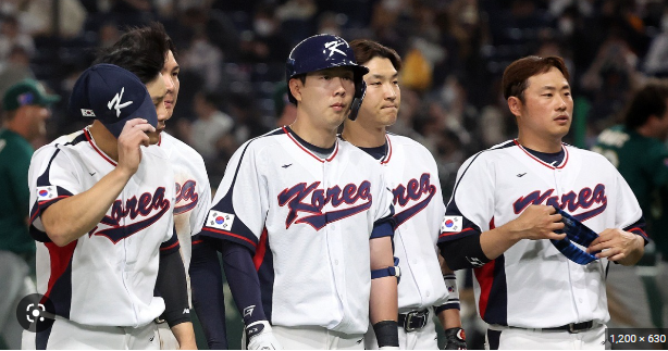 ▲ 9일 오후 일본 도쿄돔에서 열린 2023 월드베이스볼클래식(WBC) B조 1라운드 대한민국과 호주의 경기에서 7대8로 패배한 대표팀 선수들이 고개를 떨구고 있다.. <사진=SNS>