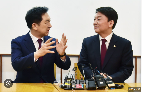 ▲ 김기현 국민의힘 당대표가 13일 서울 영등포구 여의도동 하우스 카페에서 안철수 의원과 회동, 인사말을 하고 있다. <사진=공동취재단>