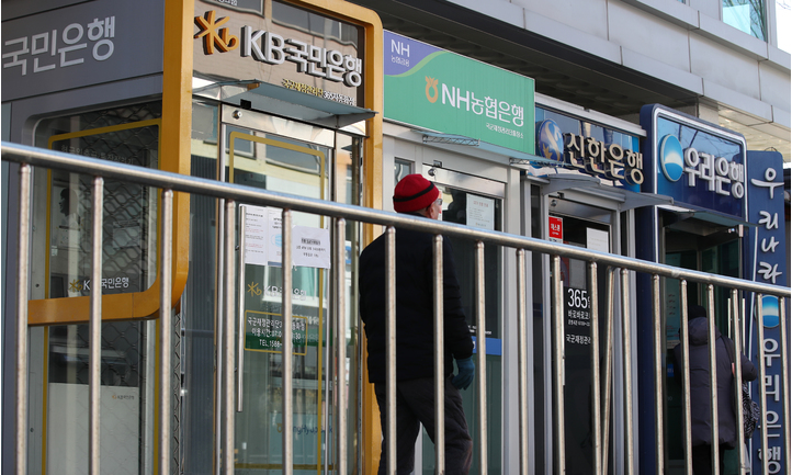 ▲ 14일 은행주 약세는 간밤 뉴욕증시에서 금융주가 급락한 영향때문이다. <사진=SNS>