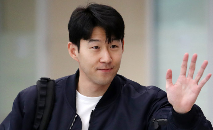 ▲ 손흥민이 축구 국가대표팀에 합류하기 위해 20일 오후 인천국제공항 제2여객터미널을 통해 귀국하고 있다. 위르겐 클린스만 감독이 이끄는 한국 축구대표팀은 오는 24일 콜롬비아, 28일 우루과이와 A매치 2연전을 치른다. <사진=SNS>