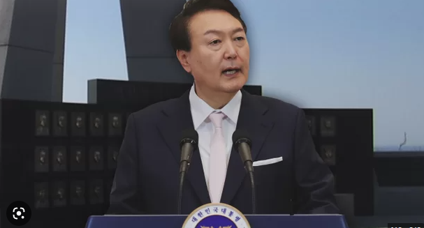 ▲ 윤석열 대통령이 9일 오전 용산 대통령실 청사에서 열린 '호국영웅 초청 소통식탁'행사에서 연평해전과 북한의 목함지뢰 도발 희생자 유족 등 20명이 참석한 가운데 연설하고 있다. <사진=대통령실통신사진기자단>