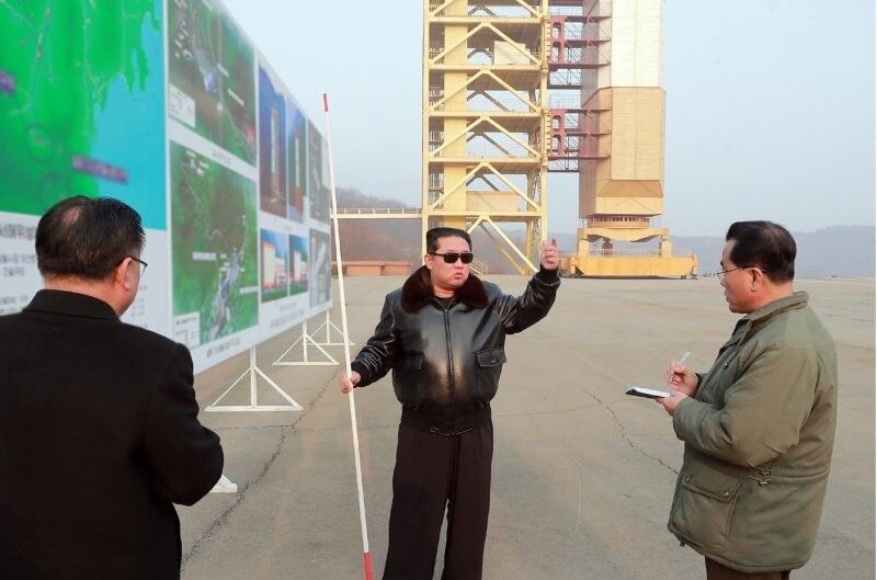 ▲ 북한 노동당 기관지 노동신문은 지난해 3월11일 김정은 당 총비서가 서해 위성 발사장을 현지지도했다고 보도했다. 신문은 김 총비서가