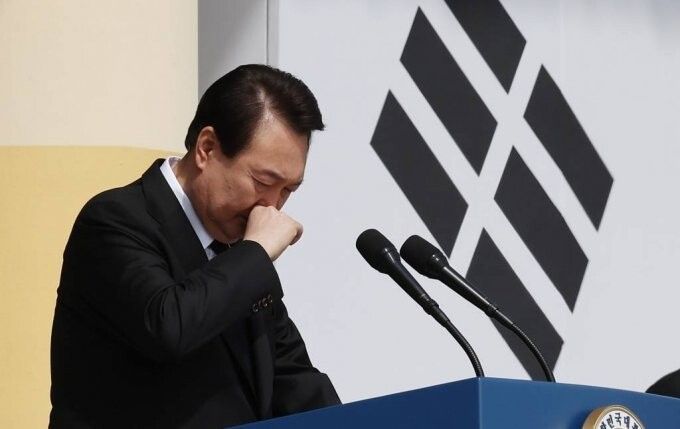 ▲ 윤석열 대통령은 24일 오전 국립대전현충원에서 서해수호의 날을 맞아 55인 용사들의 이름을 한 명 한 명 호명하면서 설픔에 복받친듯 울컥하고 있다. <사진=SNS>
