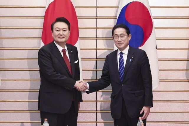 ▲ 기시다 총리는 이날 참의원(상원) 본회의에 출석해 한 야당 의원으로부터 관련 질문을 받고 “윤 대통령은 인도·태평양 전략을 발표하는 등 지역의 평화와 번영에 전념하는 적극적인 대외 자세를 보이고 있다고 언급했다. <사진=SNS>