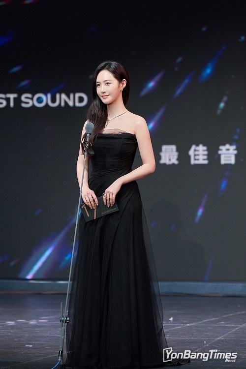 권유리, 홍콩에서 열린 ‘17회 아시아 필름 어워즈’ 글로벌 시상자로 나섰다!