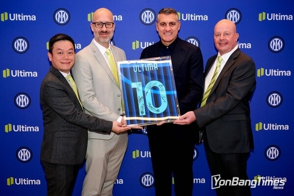 (Left to Right) Jack Li, Regional Business Director, Ultima Markets, Jean-Phiippe Mota, Board Director, Ultima Markets, Christian Vieri, Inter Legend, & Mark Goater, Director, Ultima Markets
