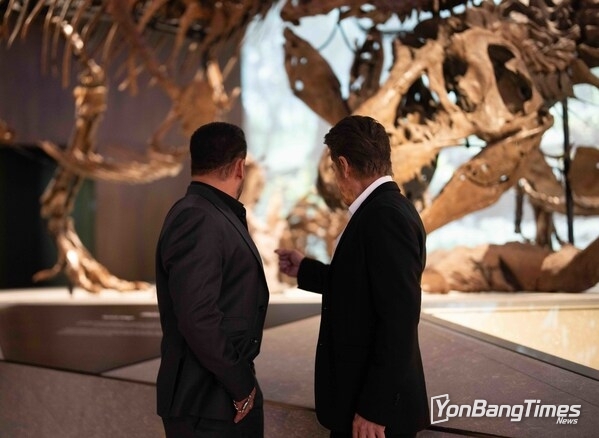 Bollywood Superstars Shah Rukh Khan and Salman Khan Attend Natural History Museum Abu Dhabi’s VIP Opening