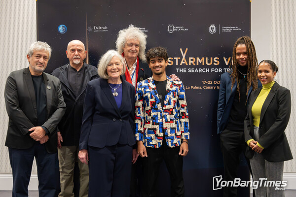 Garik Israelian, Peter Gabriel, Mary Lewis, Sir Brian May, Nick Van-Lawick, Merlin Van-Lawick, Angel Van-Lawick - Jane Goodall’s grandchildren.