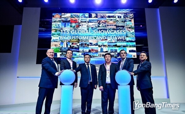 from left to right: Len De Villiers, Chief Technology and Information Officer of Eskom; Zhang Liangang, Chief Scientist of Shandong Port Group; Nicholas Ma, Corporate Vice President, President Global Gov. & Enterprise Key Accounts, Huawei; Dennis Uy, CEO and Co-Founder of Converge ICT; Dr. Juan Abarca Cidón, President of HM Hospitales; and Su Yila, Deputy Director of PetroChina (Beijing) Digital Intelligent Research Institute Co., Ltd, CNPC