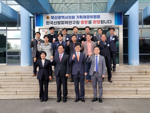 ▲ 부산광역시의회 기획재경위원회, 신발산업 경쟁력 강화 위한 현장 중심 의정활동 박차